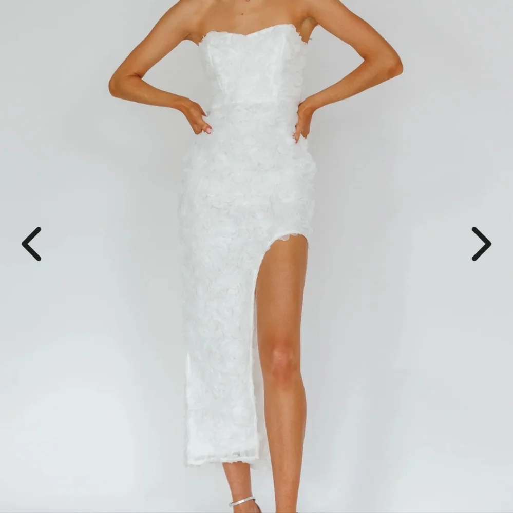 Elegant White Strapless Dress - Picture 1 of 14